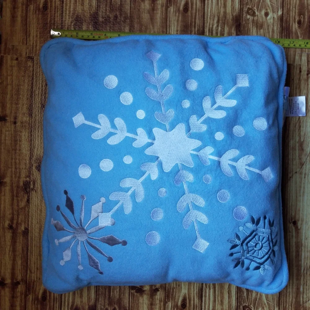Martha Stewart Everyday Blue Snowflake Pillow & Blanket Set Fleece Blanket